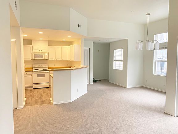 4th image of 5225 238th Ln SE #112