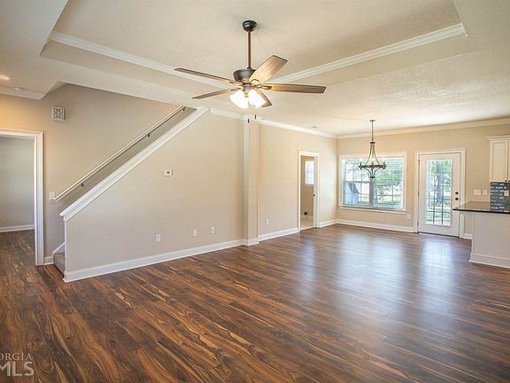 3rd image of 204 Lakeview Dr