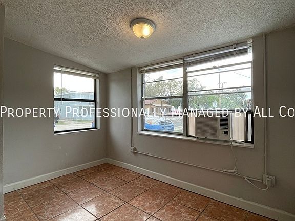 5th image of 1301 Josephine St #A