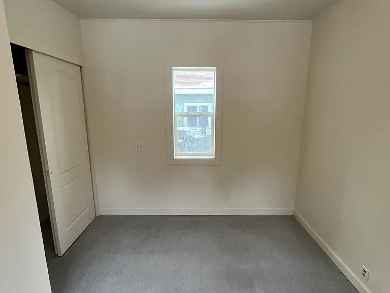 130 SW 3rd St #3 — Photo 2