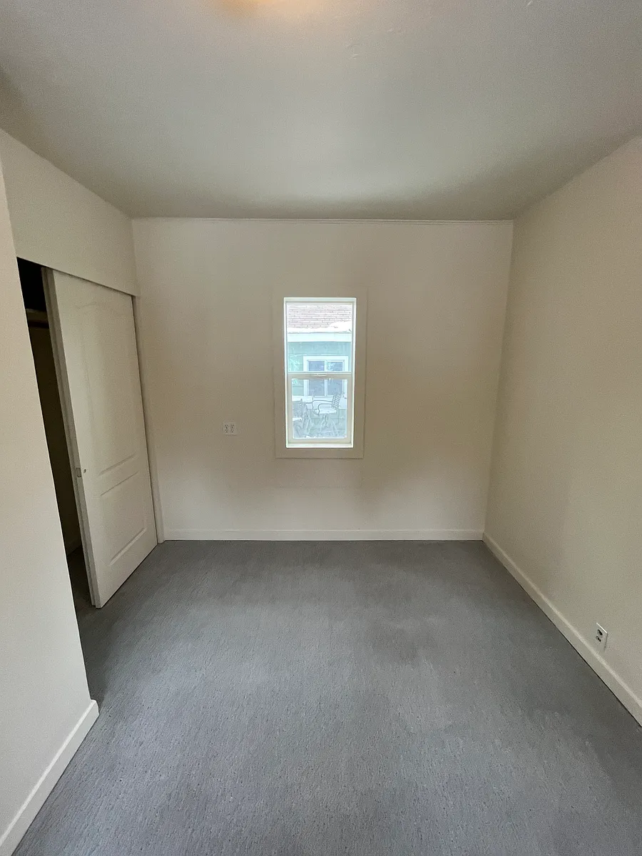 Building Photo - 130 SW 3rd St #3