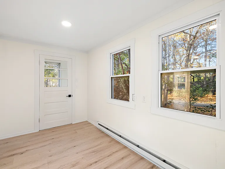 115 E Savidge St — Photo 20