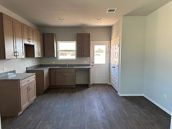 5th image of 136 Adze Dr