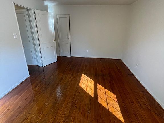 BEDROOM (DIFFERENT ANGLE)