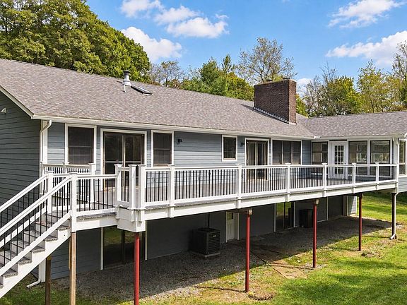 3rd image of 524 Summit Dr