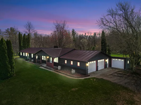 500 E 136th St, Grant, MI 49327