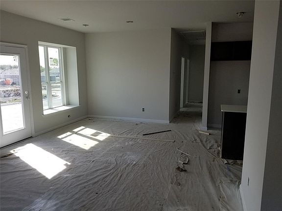 4th image of 18000 Lungo St