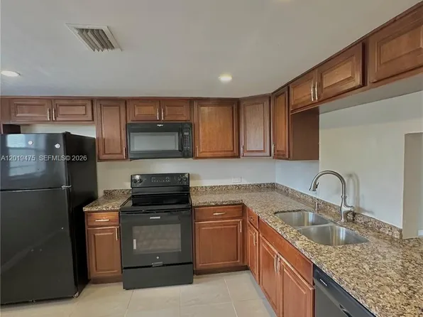 443 NE 195th St APT 345, Miami, FL 33179