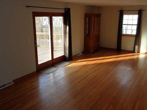 3rd image of 845 Emerald Dr #845
