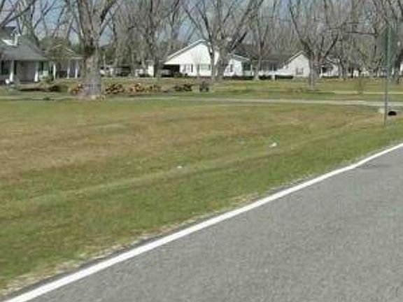 Exterior Neighborhood (street photo)