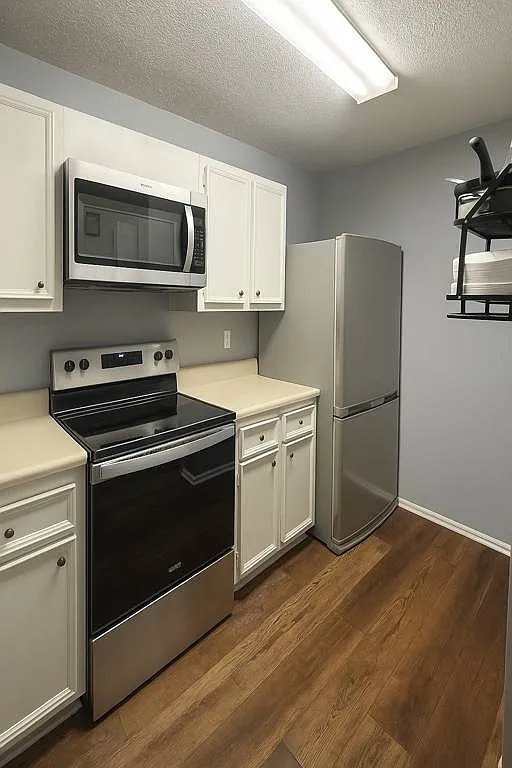 2 bed, 2.0 bath, 1008 sqft, $2,100 — Photo 4