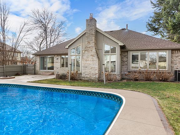 3rd image of 14931 Patterson Dr