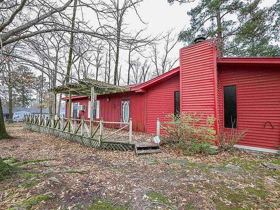 2nd image of 301 Oakwood Dr