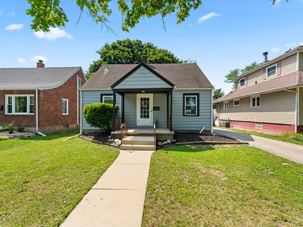 660 1st St, Crete, IL 60417