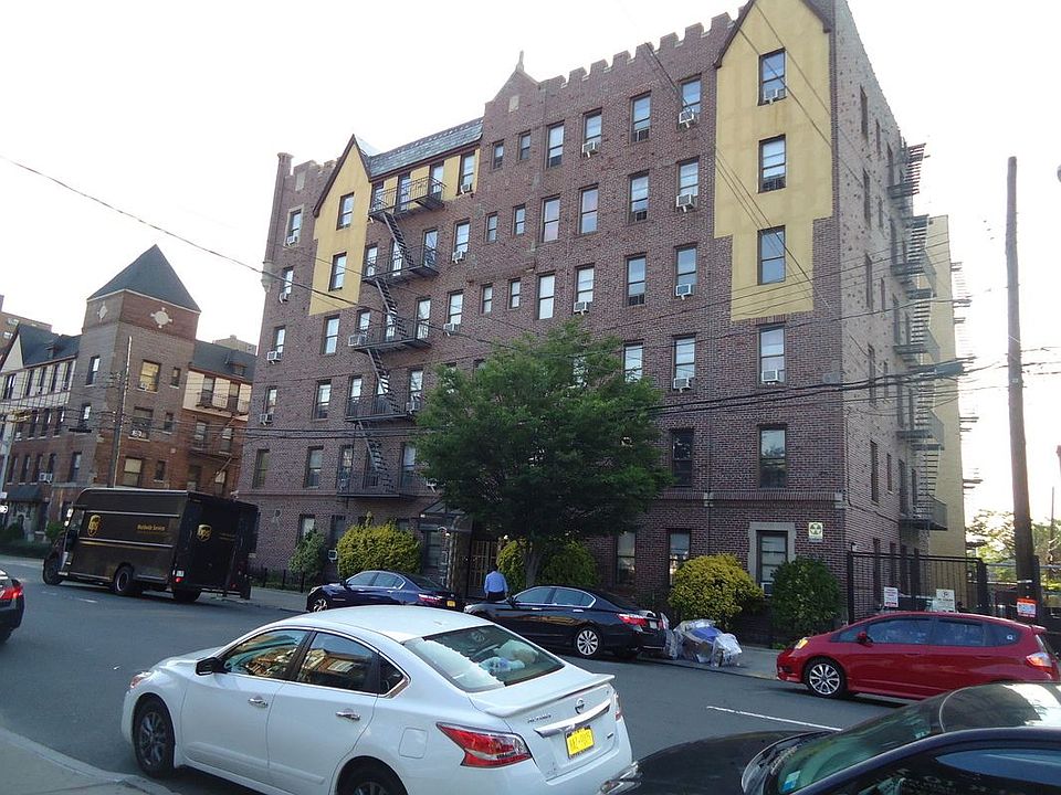 1st image of 32-16 Crescent St #54E