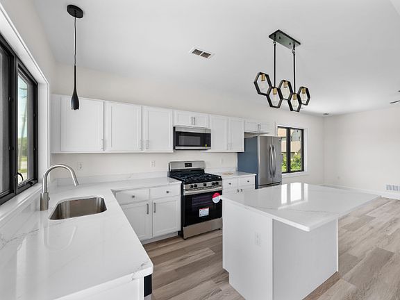 4th image of 1295 Holmden Ave Unit 1