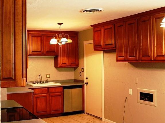5th image of 4941 S Lake Park Dr