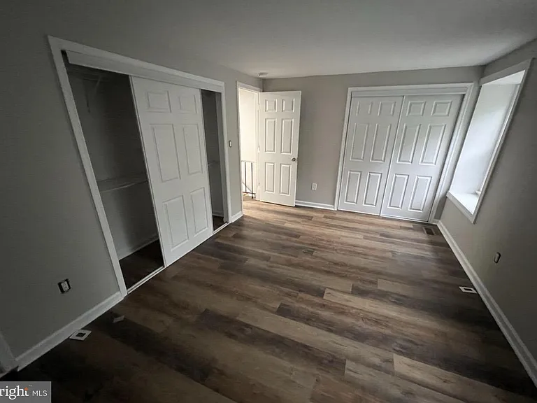 5748 Yellowrose Ct — Photo 8