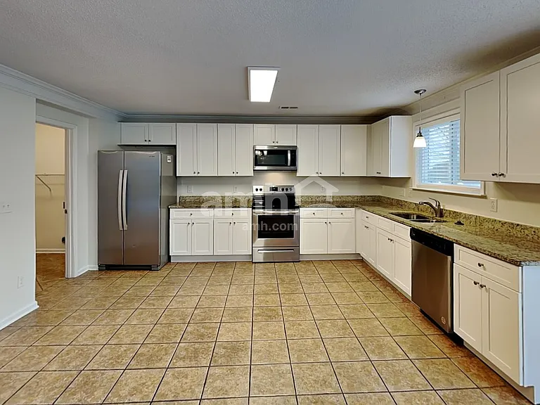 2116 Maple Tree Ct — Photo 3