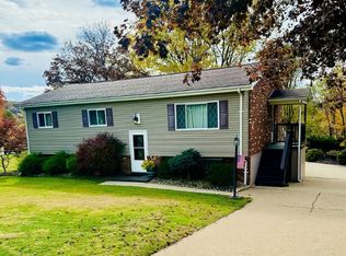 219 Aztec Ln, New Cumberland, WV 26047