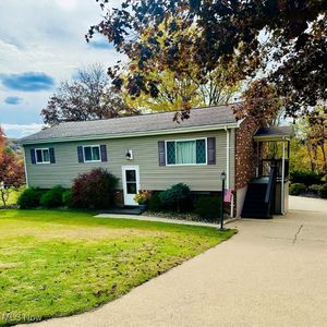 219 Aztec Ln, New Cumberland, WV, 26047