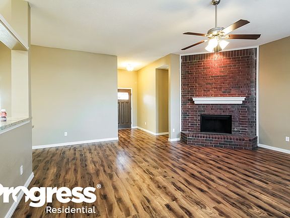 3rd image of 1552 Warwick Dr
