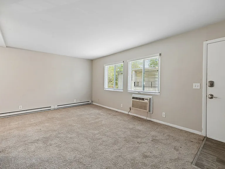 550 Harding Pl #E113 — Photo 16