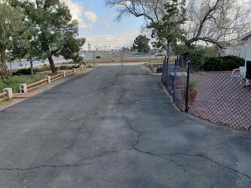 driveway entrance at front of house
