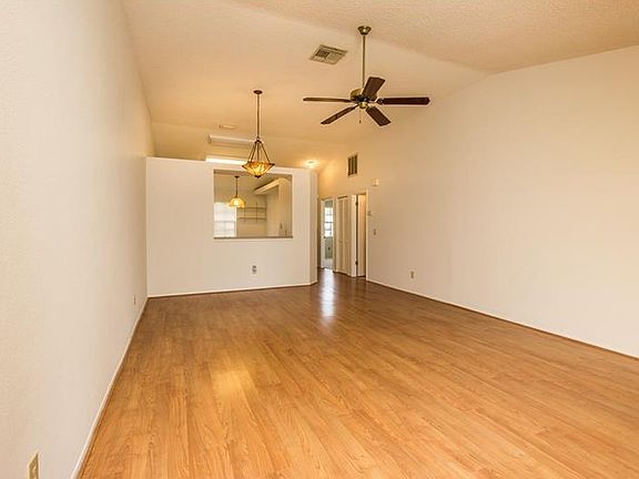 2nd image of 12616 Castle Hill Dr