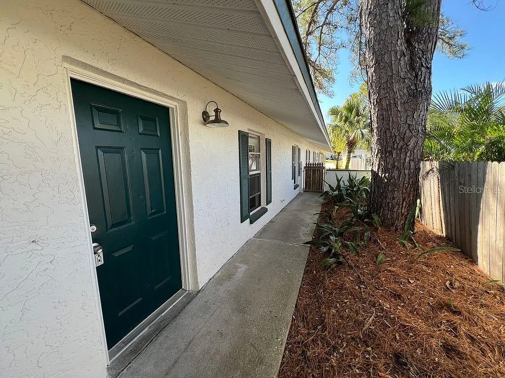 Building Photo - 2773 Cypress Dr #C