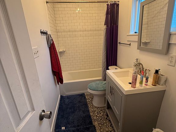 4th image of 3827 S Park Ave