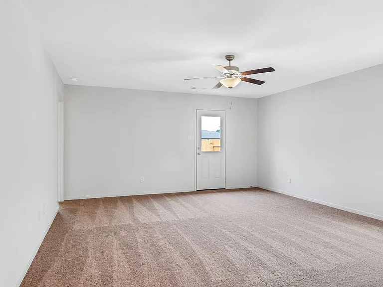 112 Allington Cir — Photo 4
