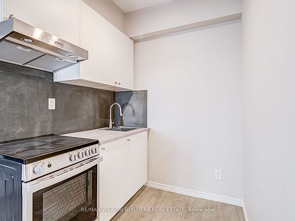 5th image of 2443 Dundas St W #2