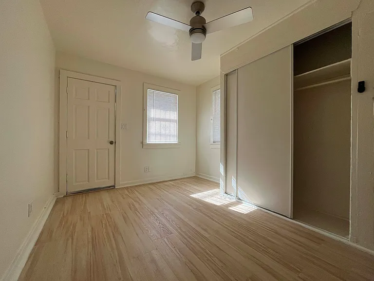 850 N Virginia Ct — Photo 2