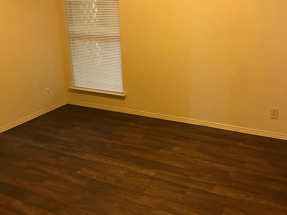 2nd image of 3329 Gardenview Cir