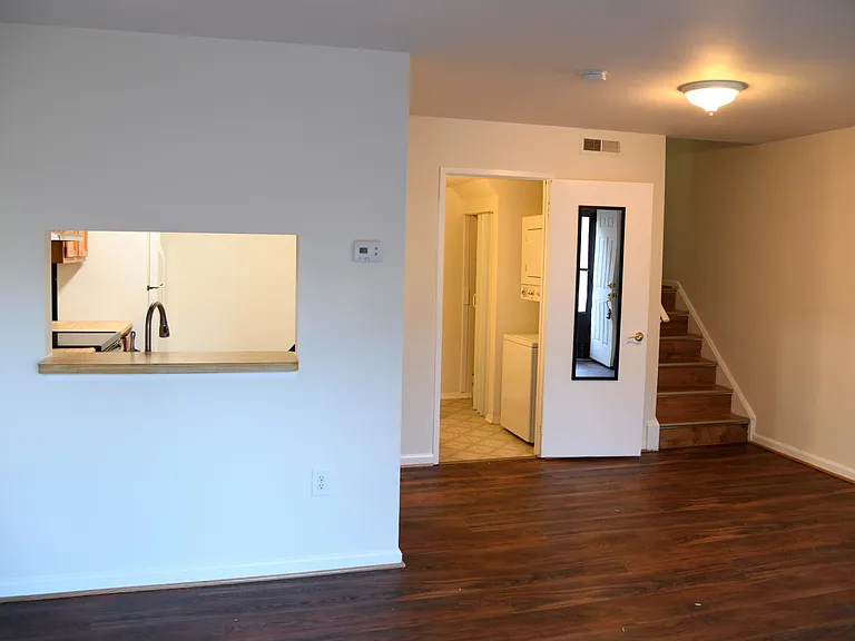 Forest View Pl — Photo 2