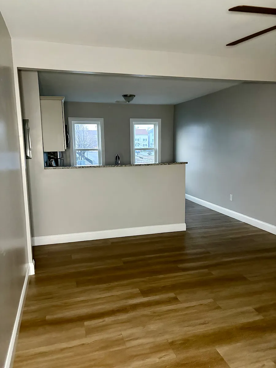 Building Photo - 325 Snell St #3