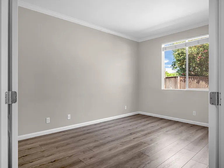 1605 Laugenour Dr — Photo 11