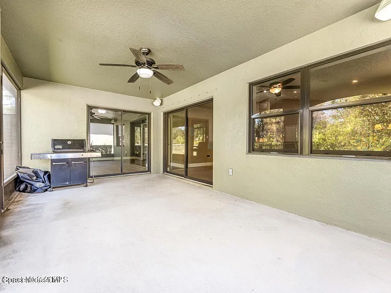 3084 Constellation Dr — Photo 32