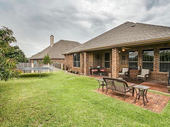 4th image of 4913 Bellflower Way