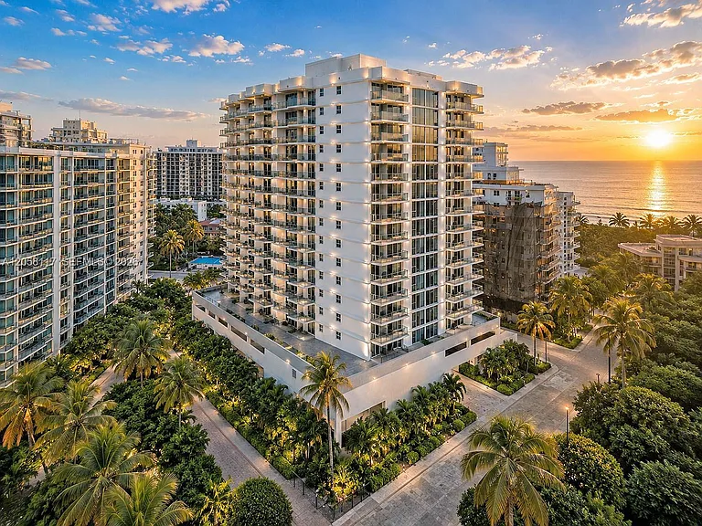 2401 Collins Ave #1709 — Photo 5