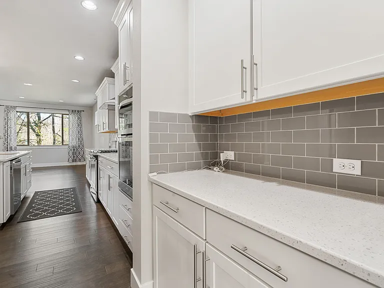 12048 SE May Creek Park Dr — Photo 6