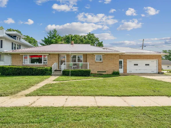 204 Commercial St, Strawberry Point, IA 52076