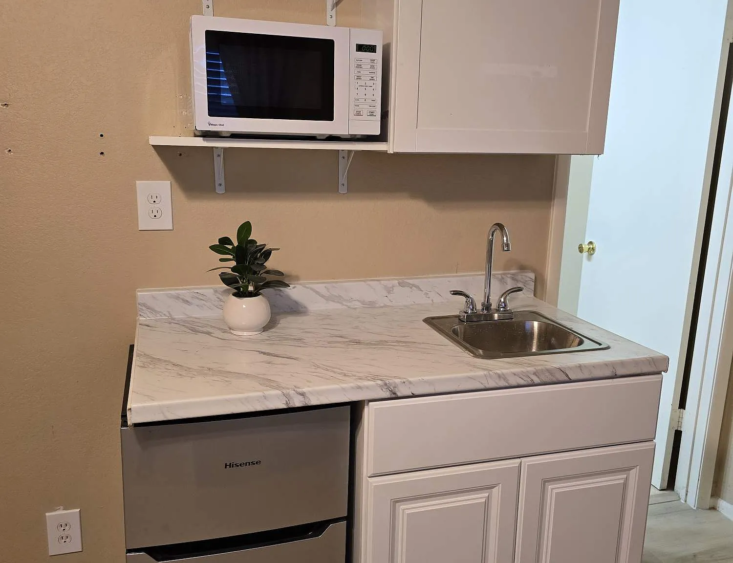 4 bed, 3.5 bath, 2500 sqft, $950 — Photo 2