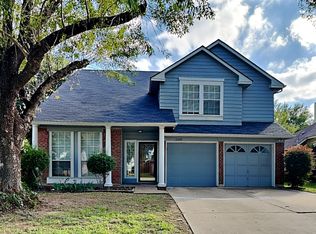 2220 Reverchon Dr, Arlington, TX 76017