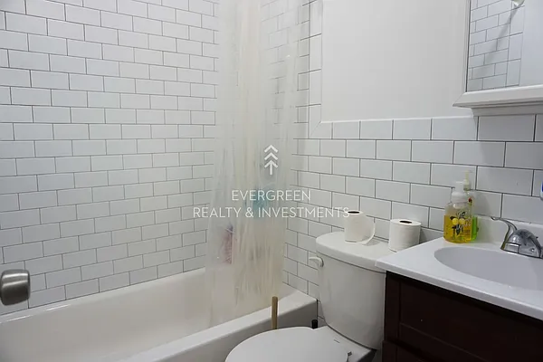 Rented by Evergreen Realty & Investments | media 4