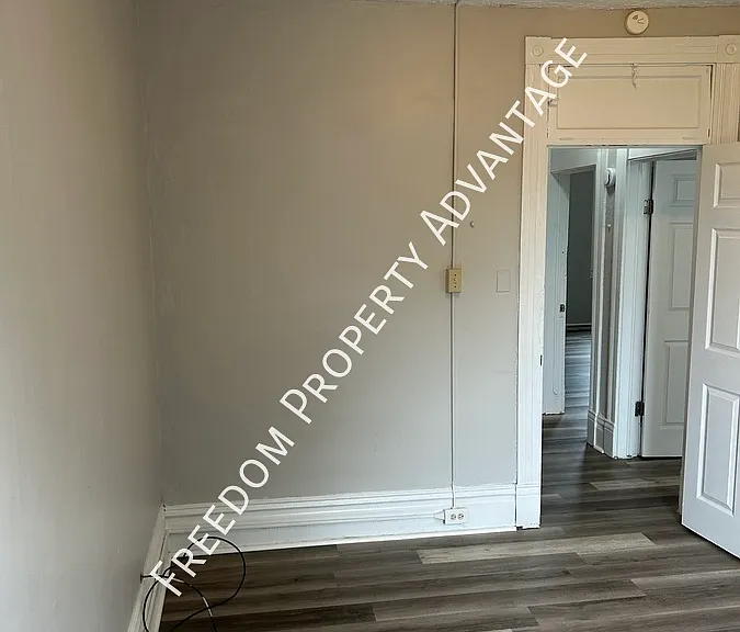 905 Cherokee St — Photo 12