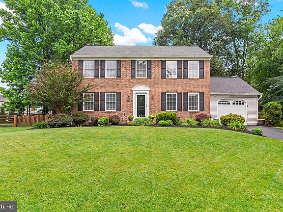 2nd image of 4704 Yorkshire Dr