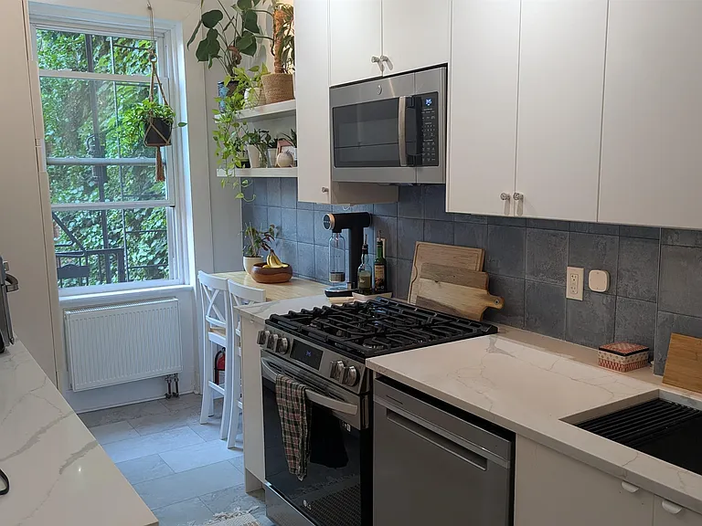 275 8th St #2 — Photo 9