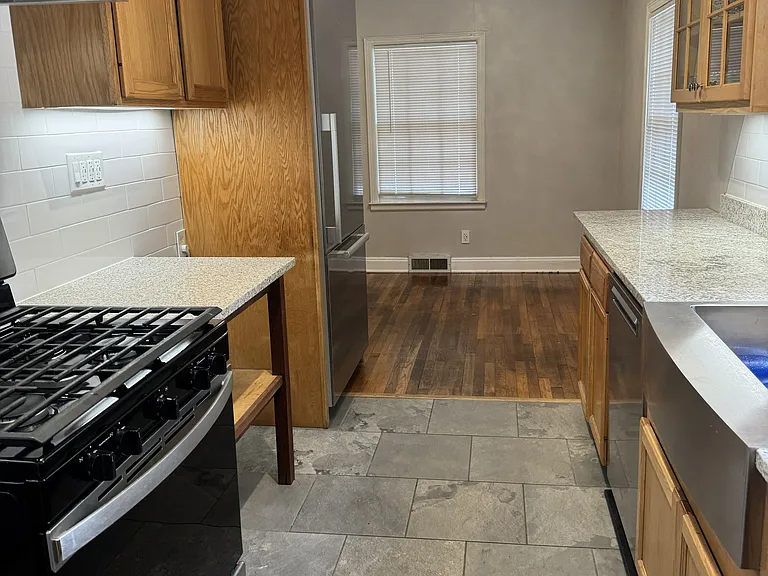 808 Berkeley St — Photo 3